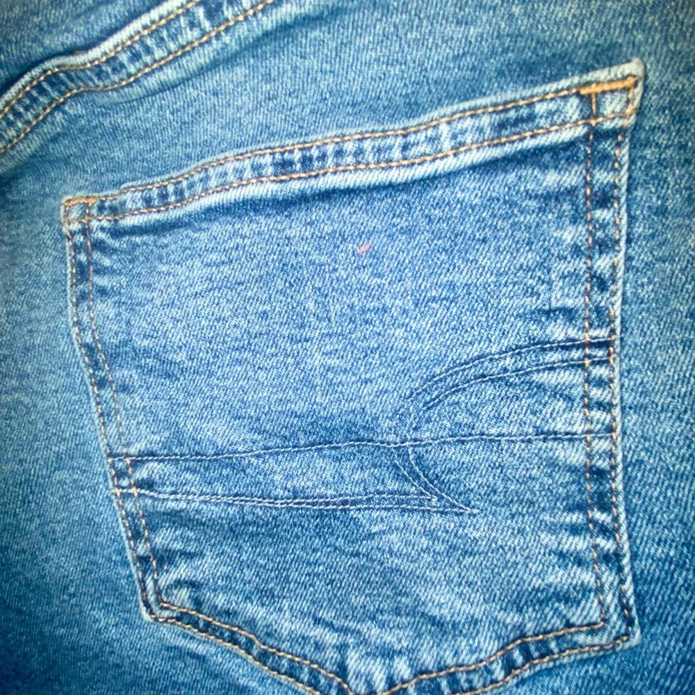 American Eagle Outfitters Light Blue Stretch Jean Shorts - Picture 4 of 6